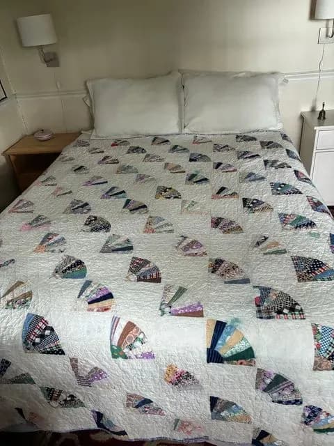 White Vintage Fan Quilt
