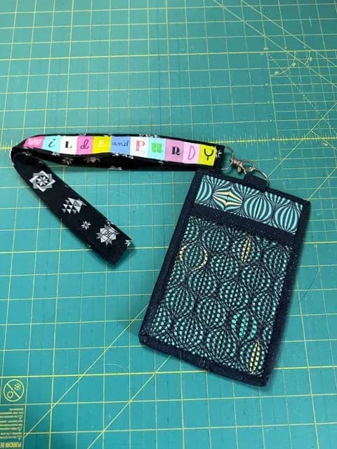 Quilt Con Badge Holder
