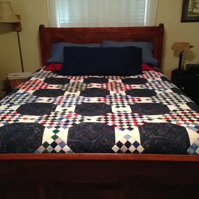 Red, White & blue 9-patch Bed Quilt