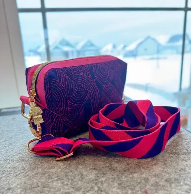 QuiltCon Crossbody