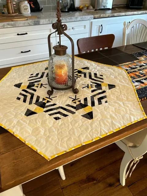 Bee Table Topper