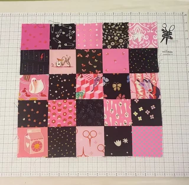 25 Patch Bee Block