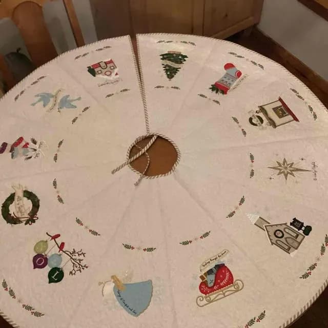 Sing Noel Christmas Tree Skirt
