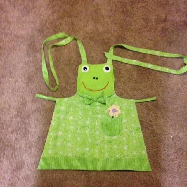 Frog apron