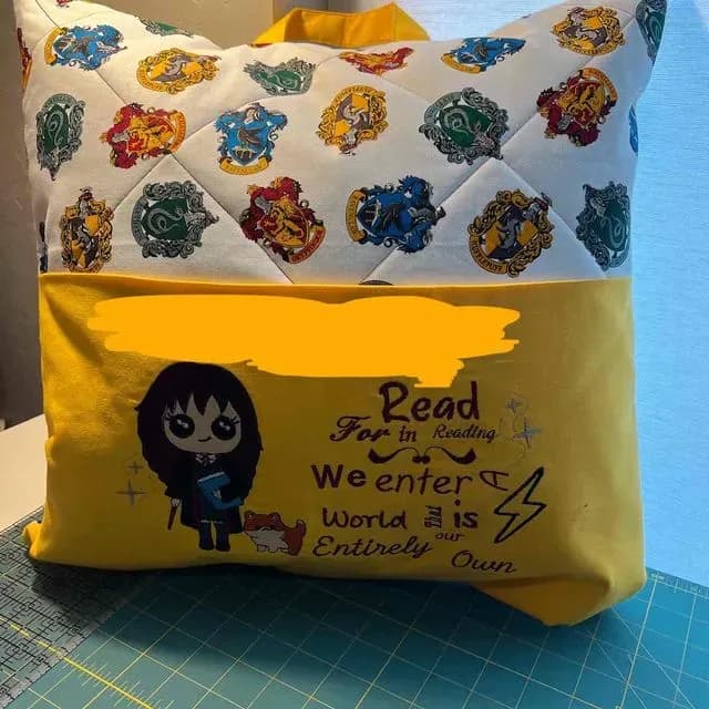 HP Reading Pillow