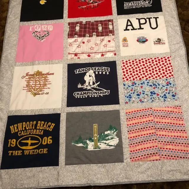 2 T-shirt Quilts - Zea
