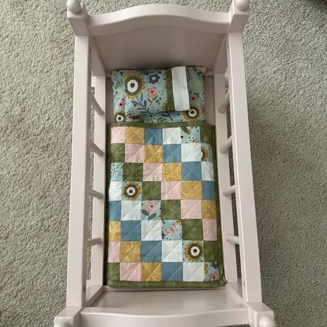 Millie’s Baby Doll Crib Quilt