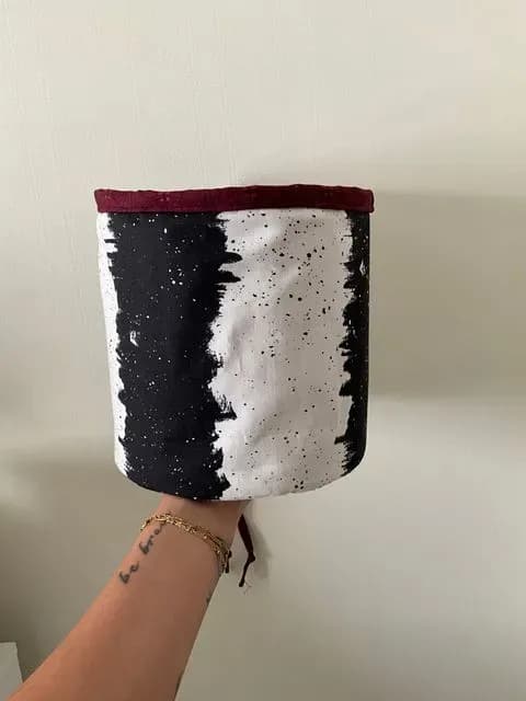 Pop up trash can